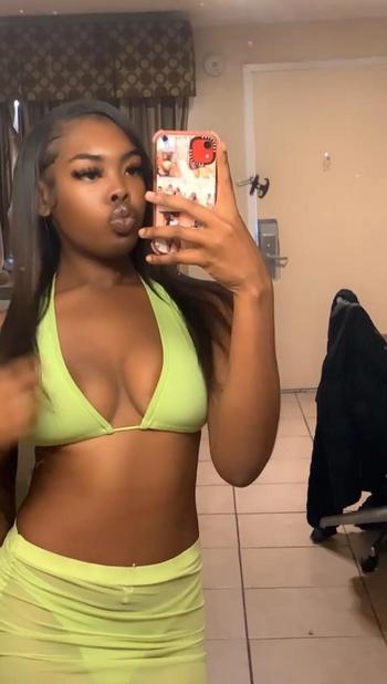 Nia, 23  female escort, Monterey