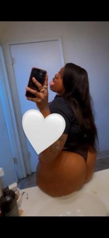 Seven, 28  female escort, Monterey