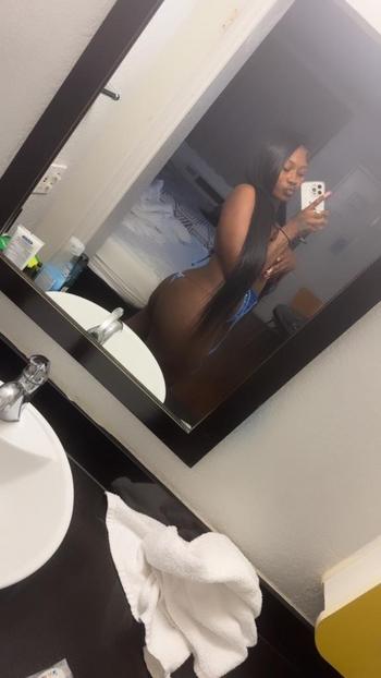 Lovelyy, 21  female escort, Monterey