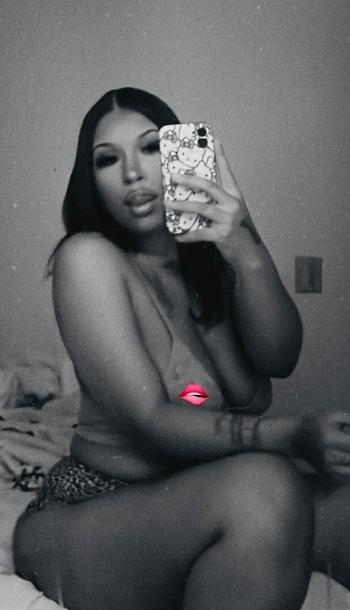 Mia, 26  female escort, Monterey